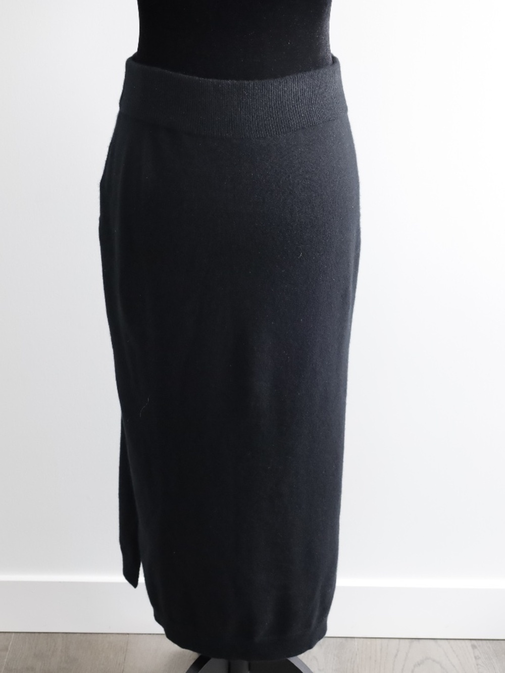 GOBI Cashmere Black Knit Midi Skirt